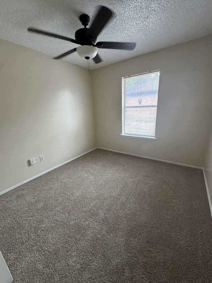 7006 Lincoln Dr - Photo 4 of 10