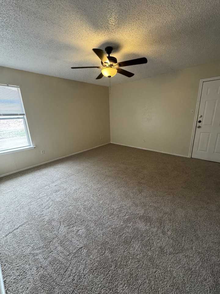 7006 Lincoln Dr - Photo 5 of 10