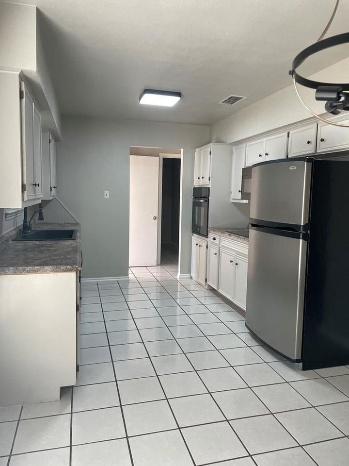 4614 Anetta Dr - Photo 4 of 13