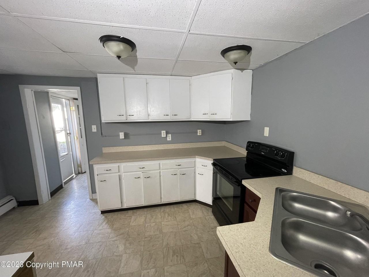 767 N Main St - Photo 4 of 14