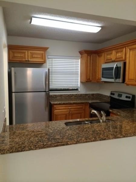 1445 Lake Crystal Dr #H - Photo 4 of 13