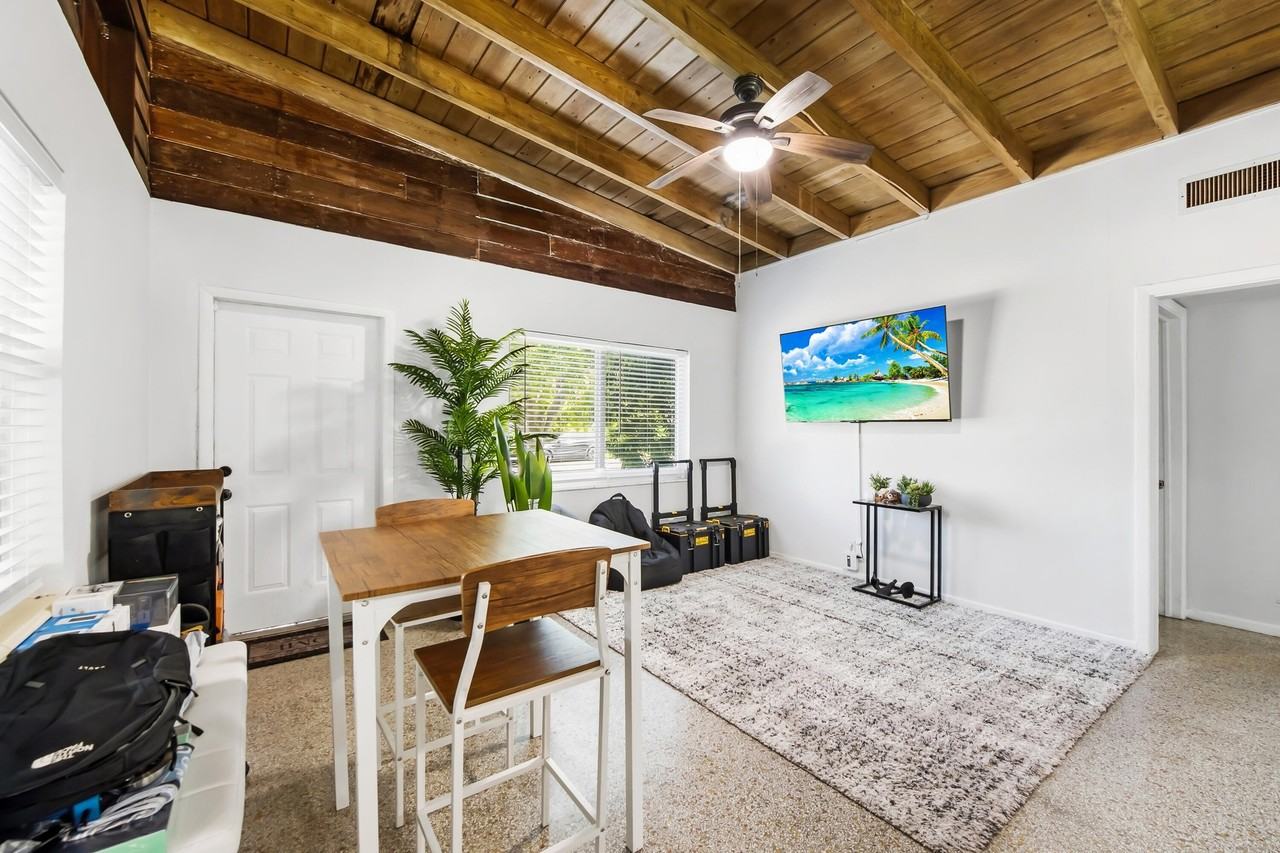 1705 Nw 6th Ave - Photo 3 of 17