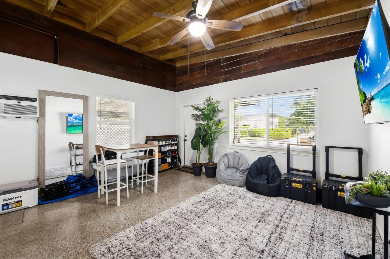1705 Nw 6th Ave - Photo 4 of 17