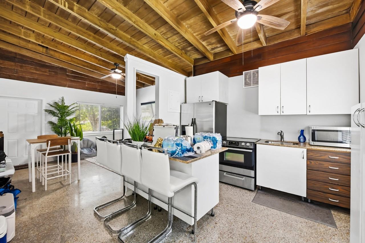 1705 Nw 6th Ave - Photo 6 of 17