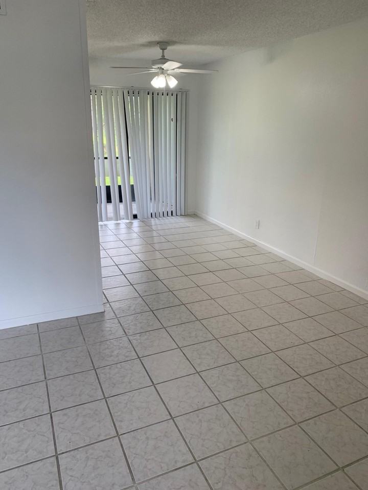 4467 Oak Terrace Dr - Photo 2 of 15