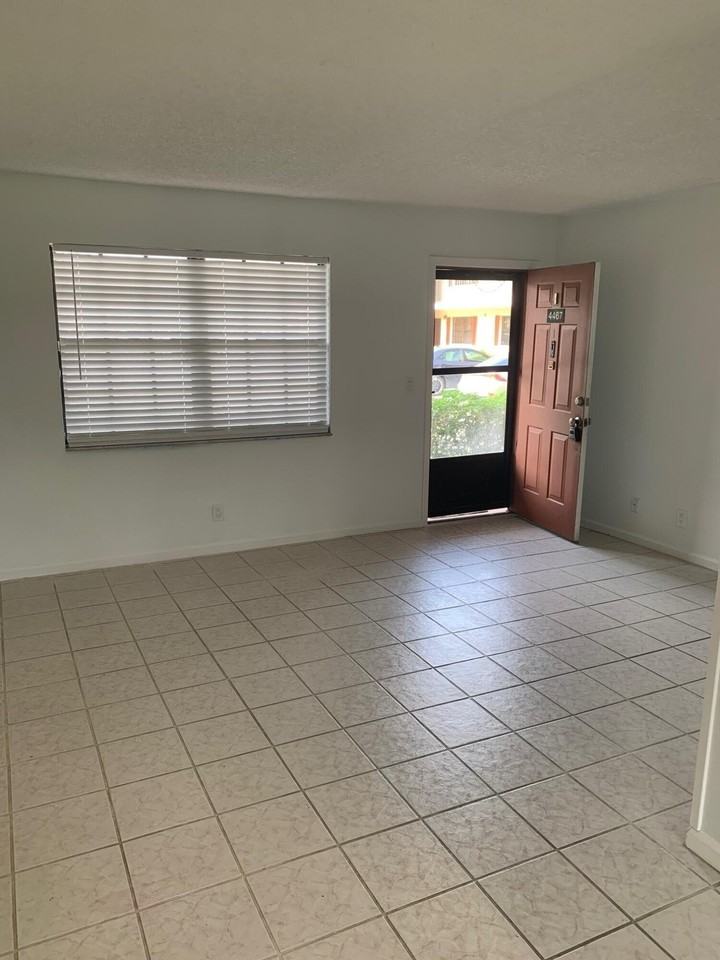 4467 Oak Terrace Dr - Photo 3 of 15