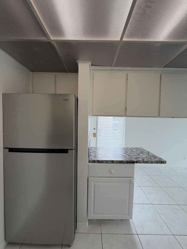 100 Se 21st St #1-8 - Photo 5 of 18