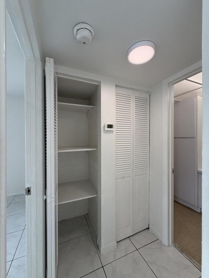 100 Se 21st St #1-8 - Photo 7 of 18