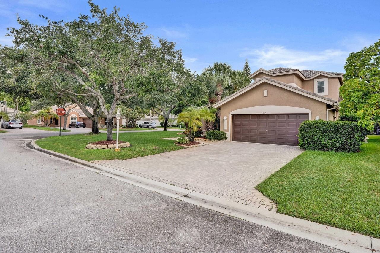 11329 Nw 65th Mnr - Photo 3 of 50
