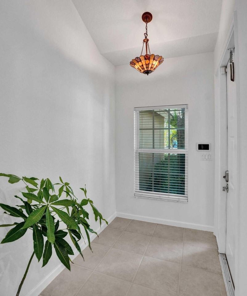 11329 Nw 65th Mnr - Photo 7 of 50