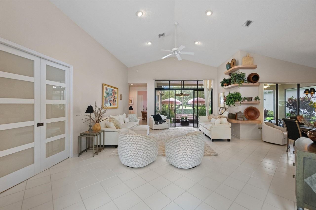 10080 Dover Carriage Ln - Photo 6 of 48