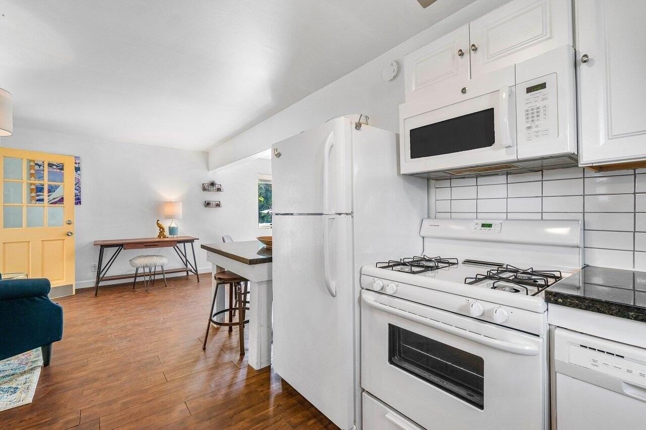 412 Ne 7th Ave #A - Photo 3 of 9