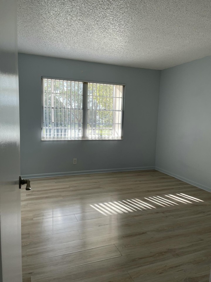 3034 Ellesmere B #3304 - Photo 5 of 27