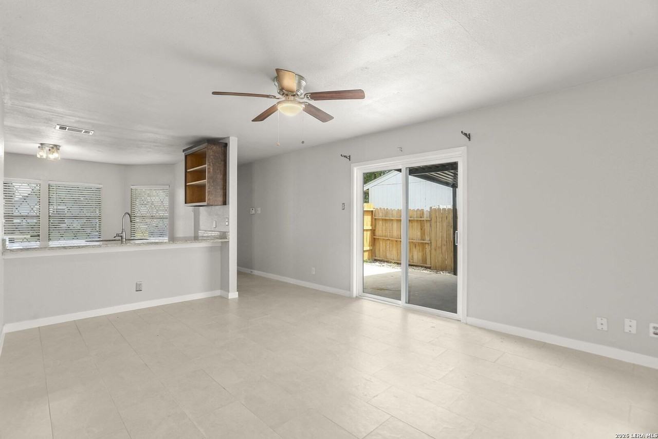 4135 Hickory Sun - Photo 3 of 16