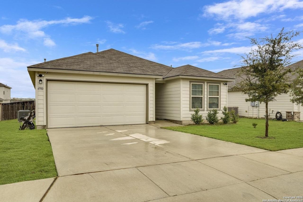 6910 Shiraz Way - Photo 2 of 27
