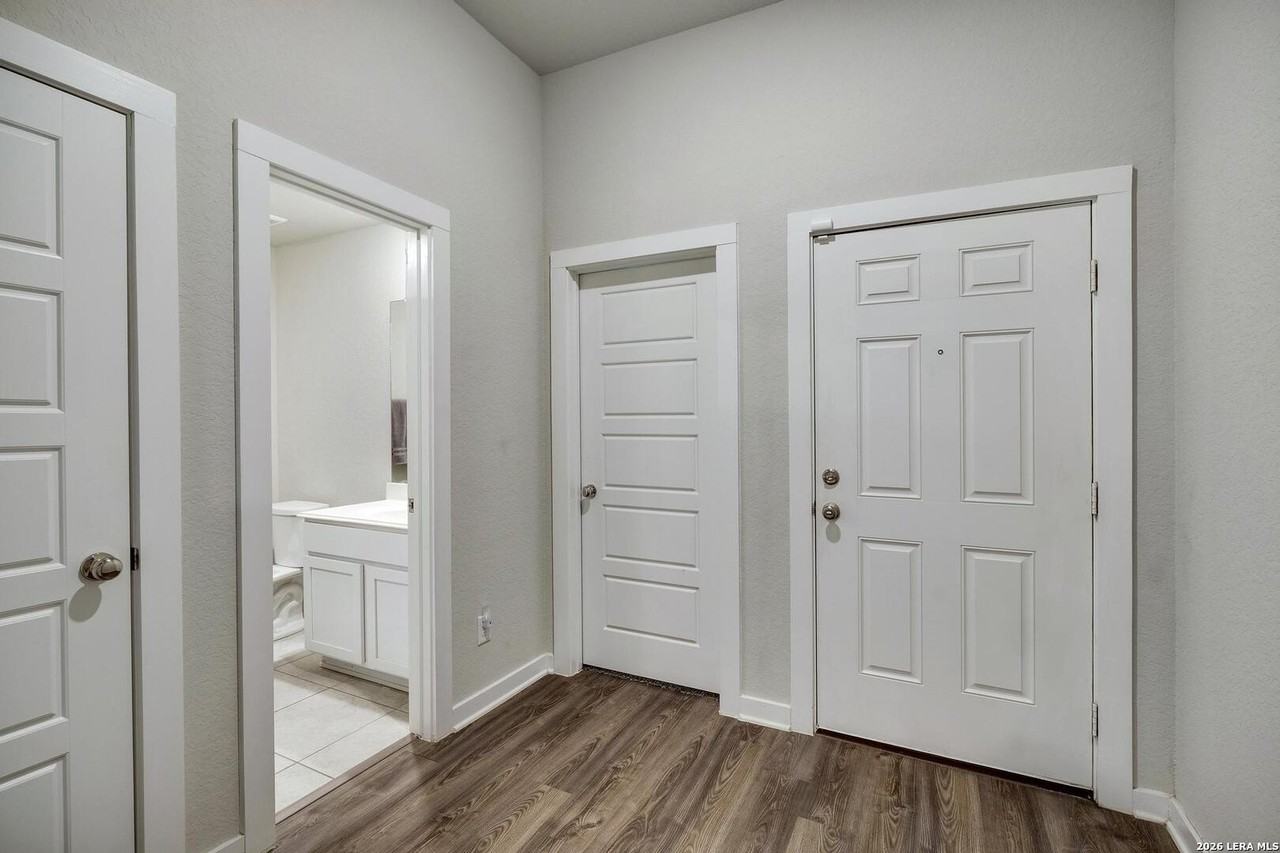 6910 Shiraz Way - Photo 4 of 27