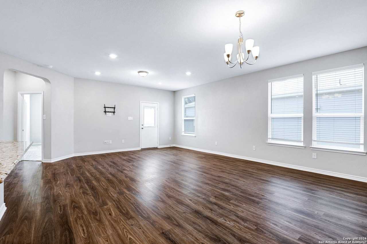 7950 Hanging Br - Photo 5 of 27