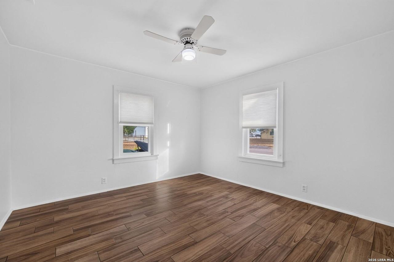 1112 Lorenzo St - Photo 3 of 19