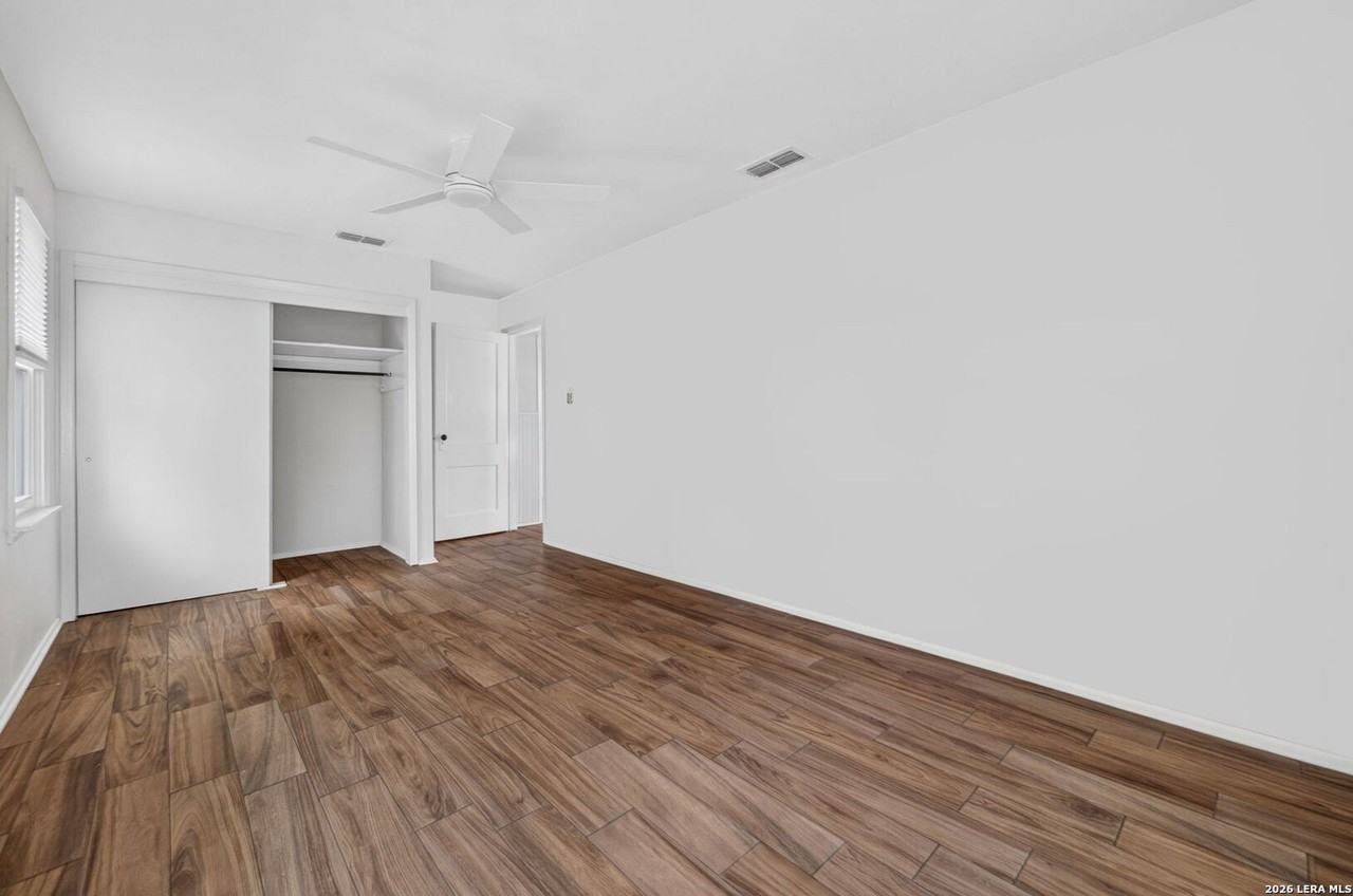 1112 Lorenzo St - Photo 5 of 19