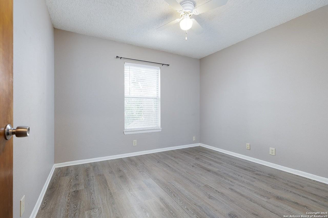 411 N Plant Ave - Photo 5 of 9