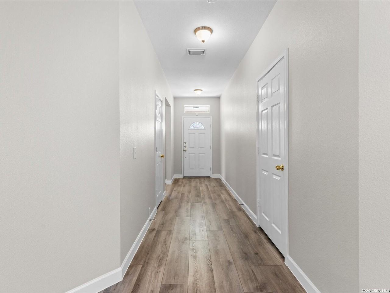15835 Borwick Ln - Photo 2 of 26