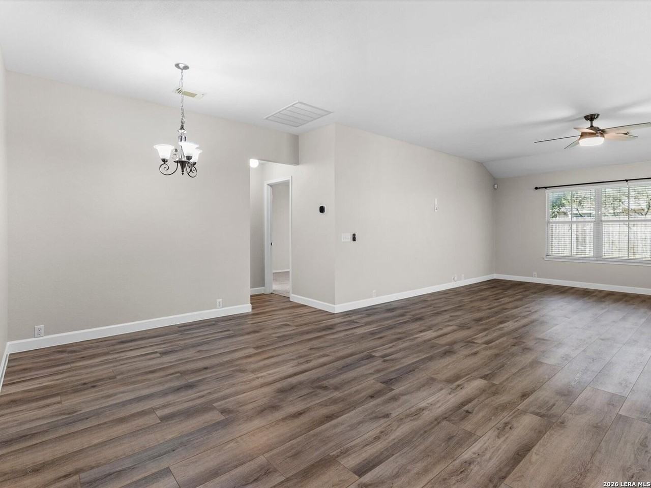 15835 Borwick Ln - Photo 3 of 26