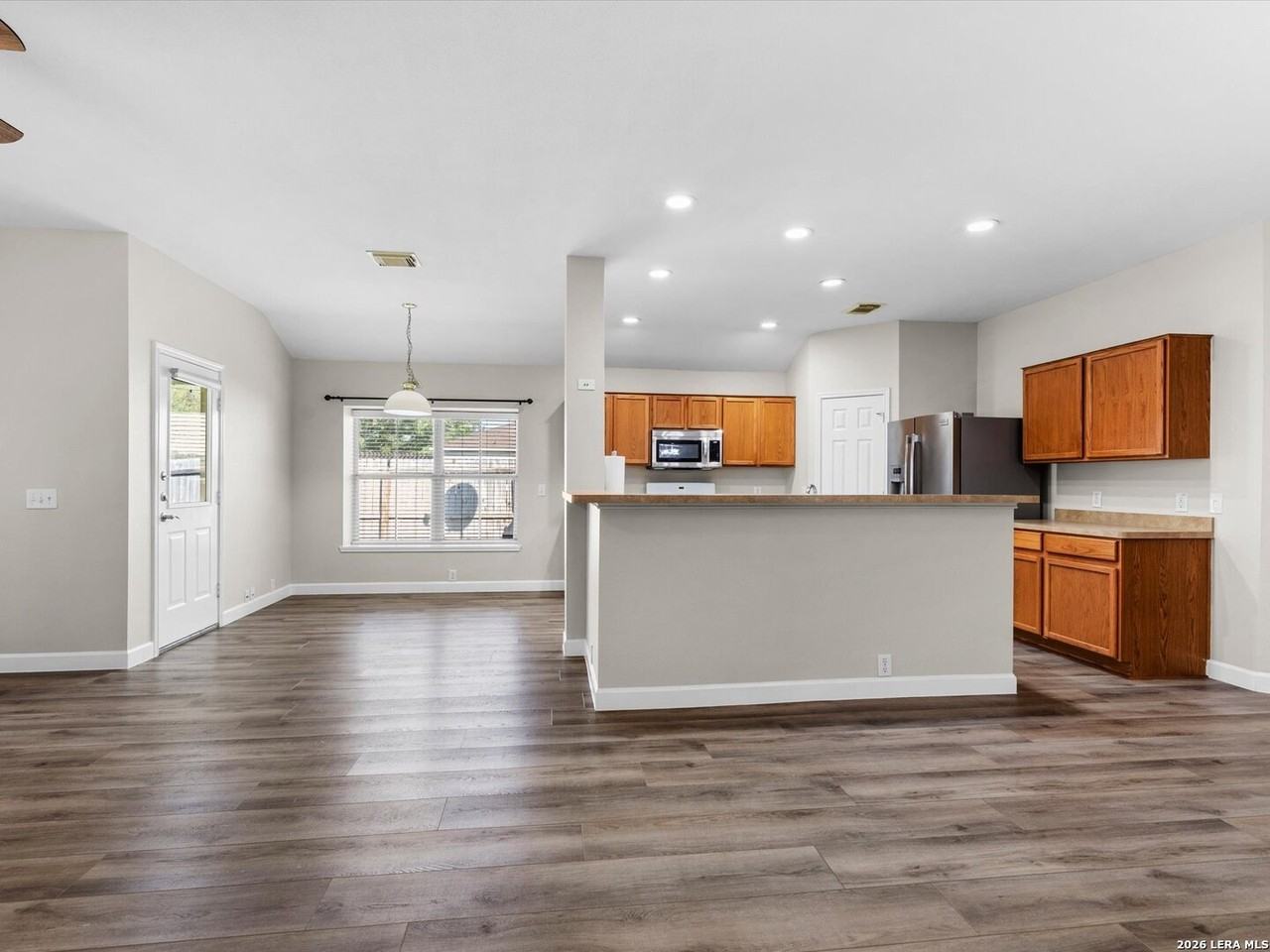 15835 Borwick Ln - Photo 6 of 26