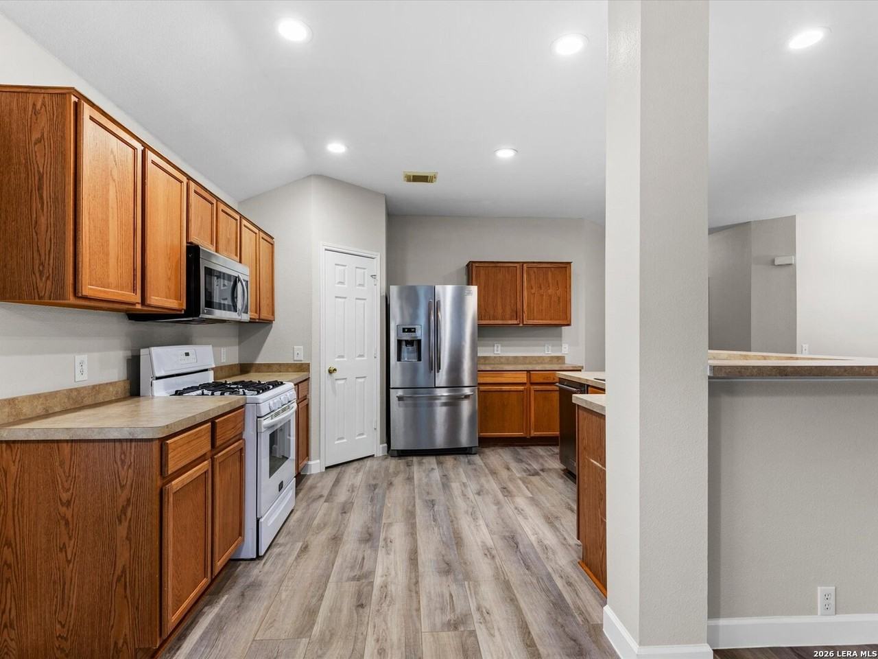 15835 Borwick Ln - Photo 7 of 26