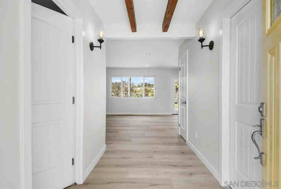 1020 Nolbey St - Photo 4 of 33