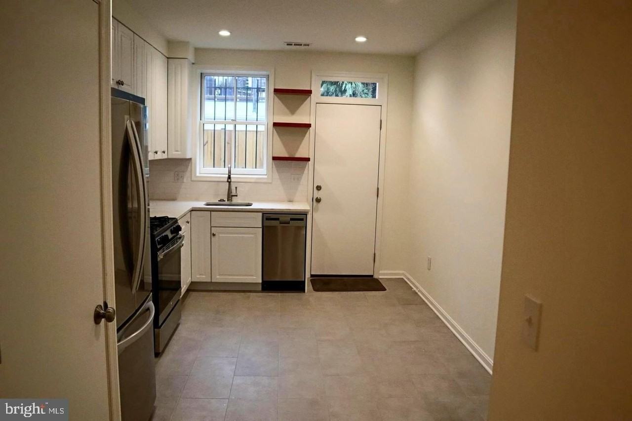 627 Acker Pl Ne - Photo 2 of 44