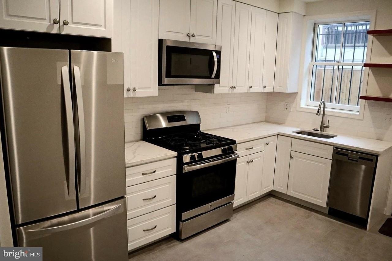 627 Acker Pl Ne - Photo 3 of 44