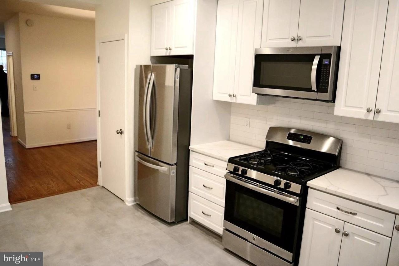 627 Acker Pl Ne - Photo 4 of 44