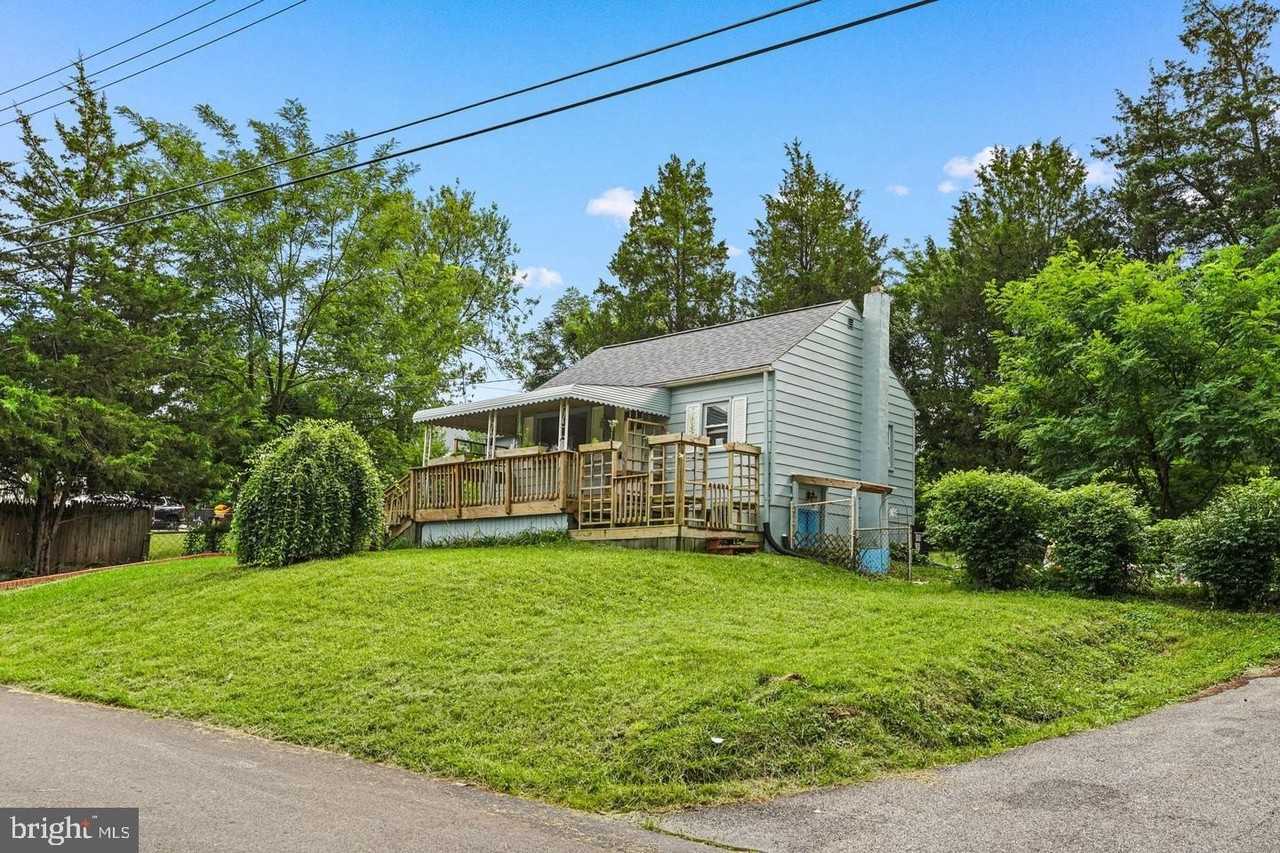 1209 Gloria Ave - Photo 2 of 45