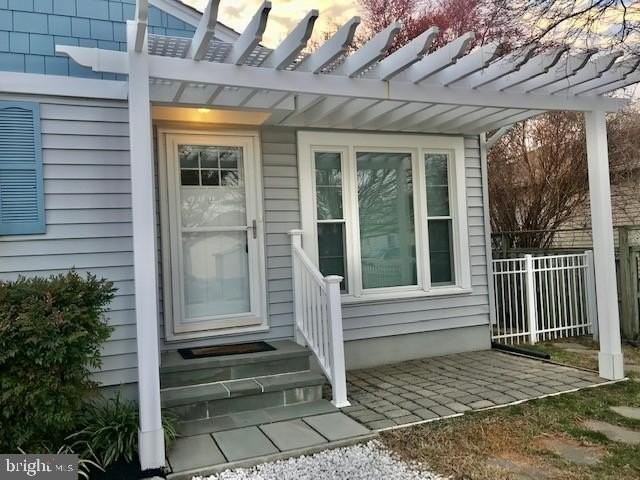 14269 Calvert St - Photo 4 of 20
