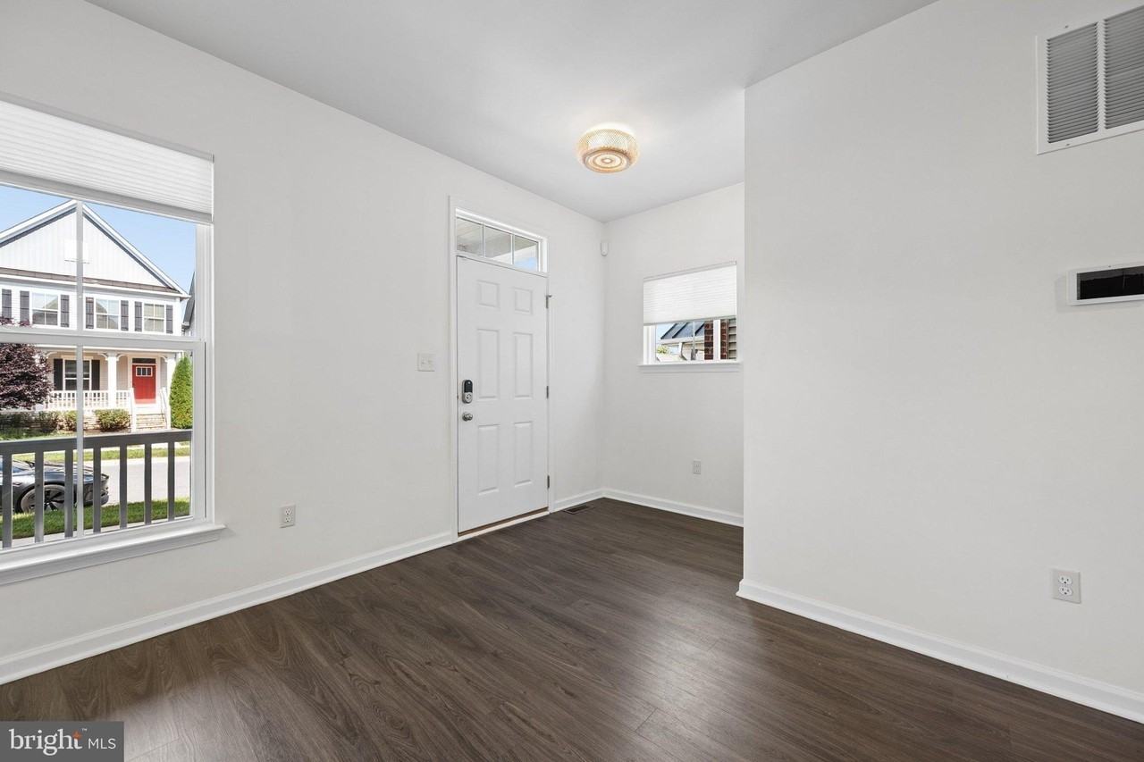 14208 Jaeger Rd - Photo 3 of 46
