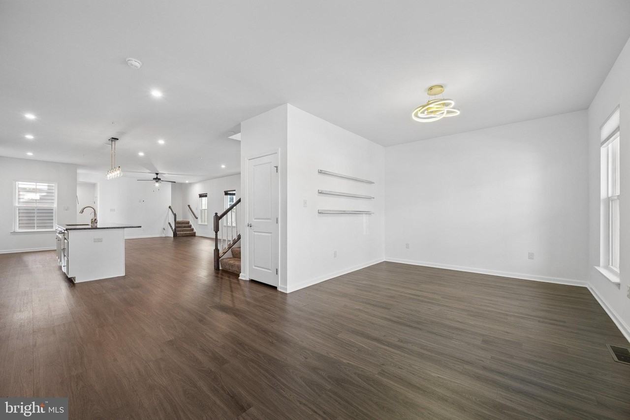 14208 Jaeger Rd - Photo 5 of 46
