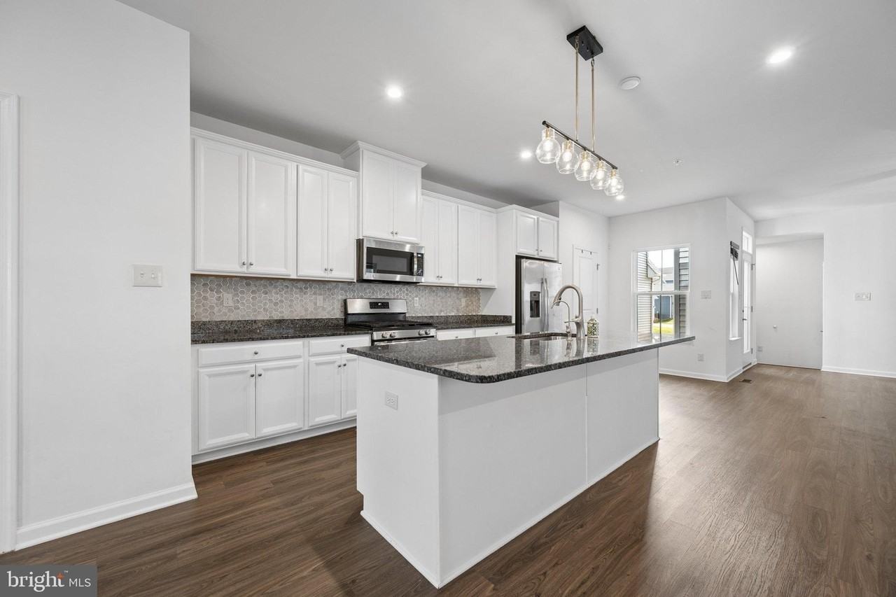 14208 Jaeger Rd - Photo 7 of 46