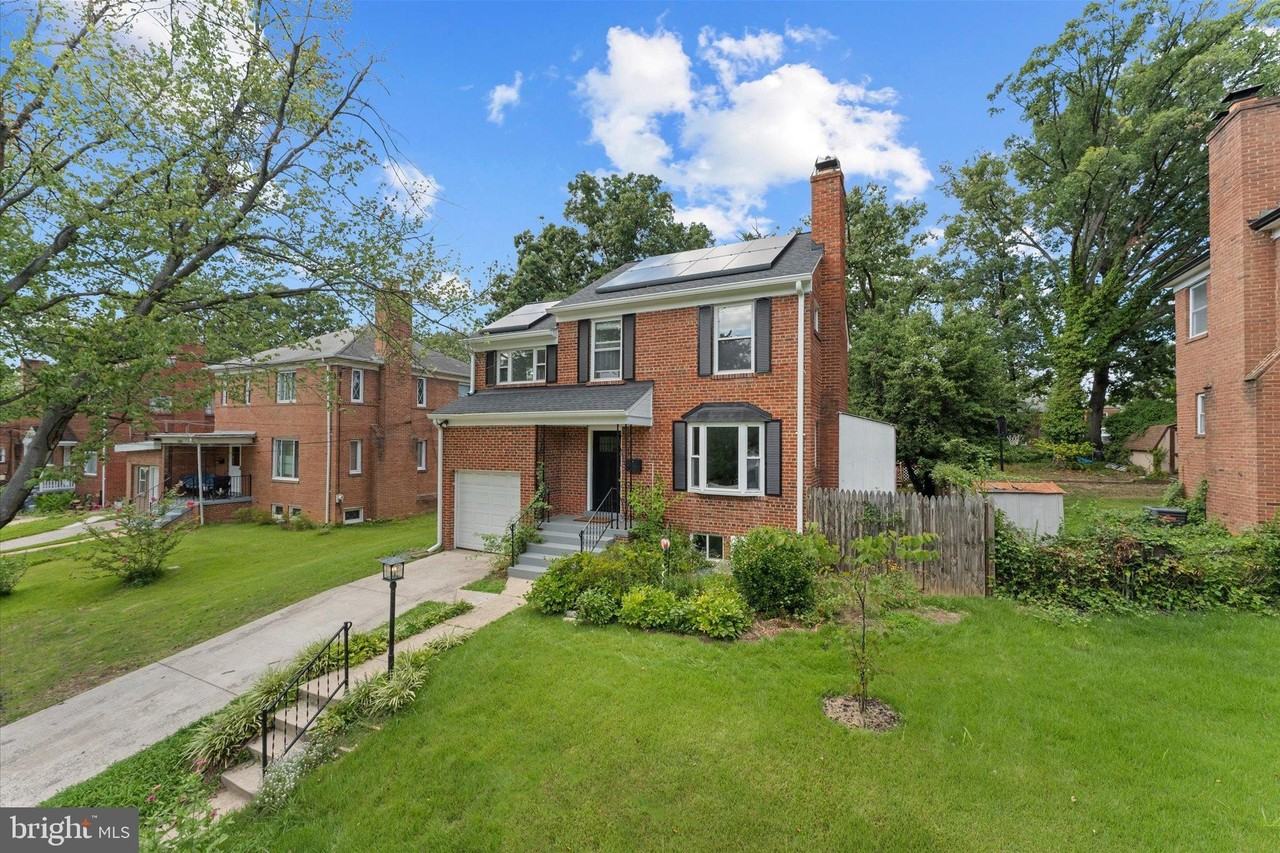 1208 Jackson Ave - Photo 2 of 36