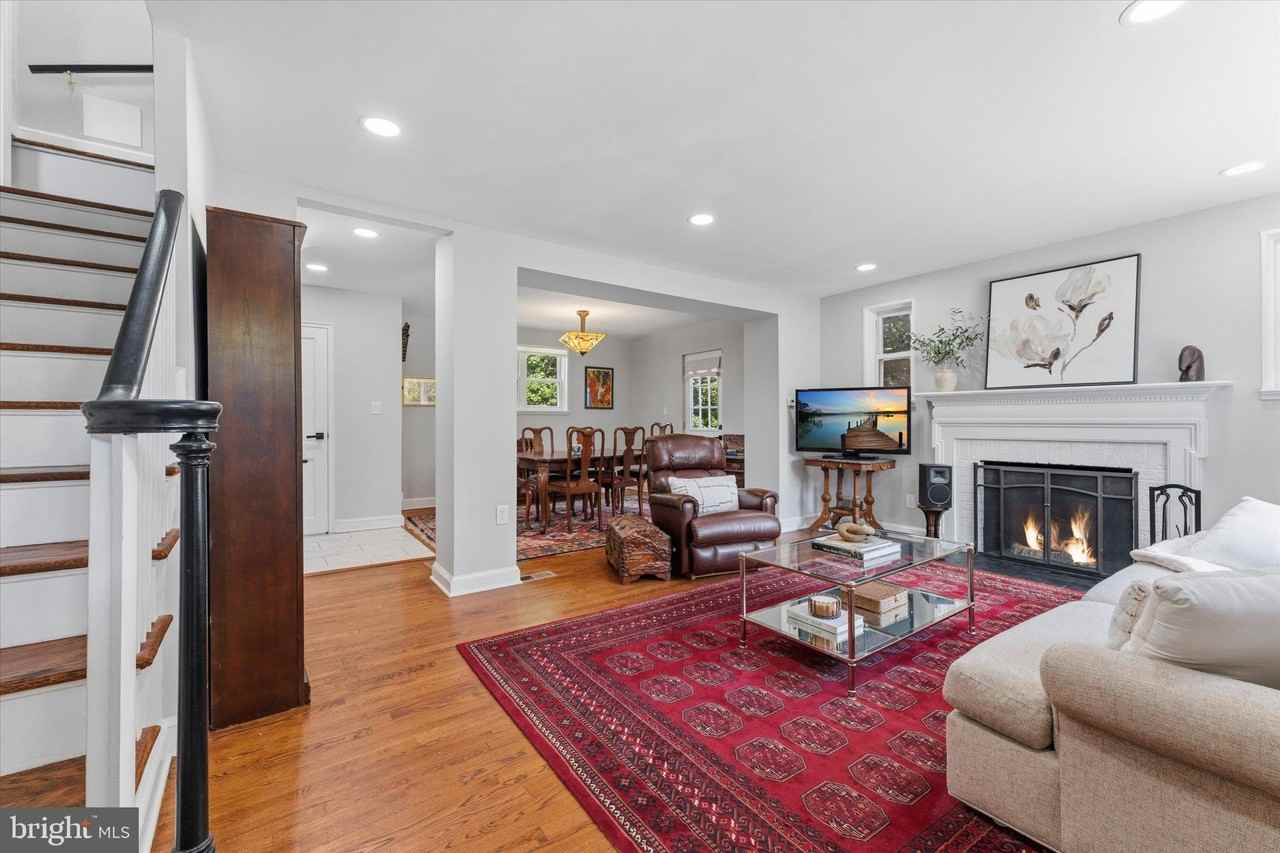 1208 Jackson Ave - Photo 4 of 36