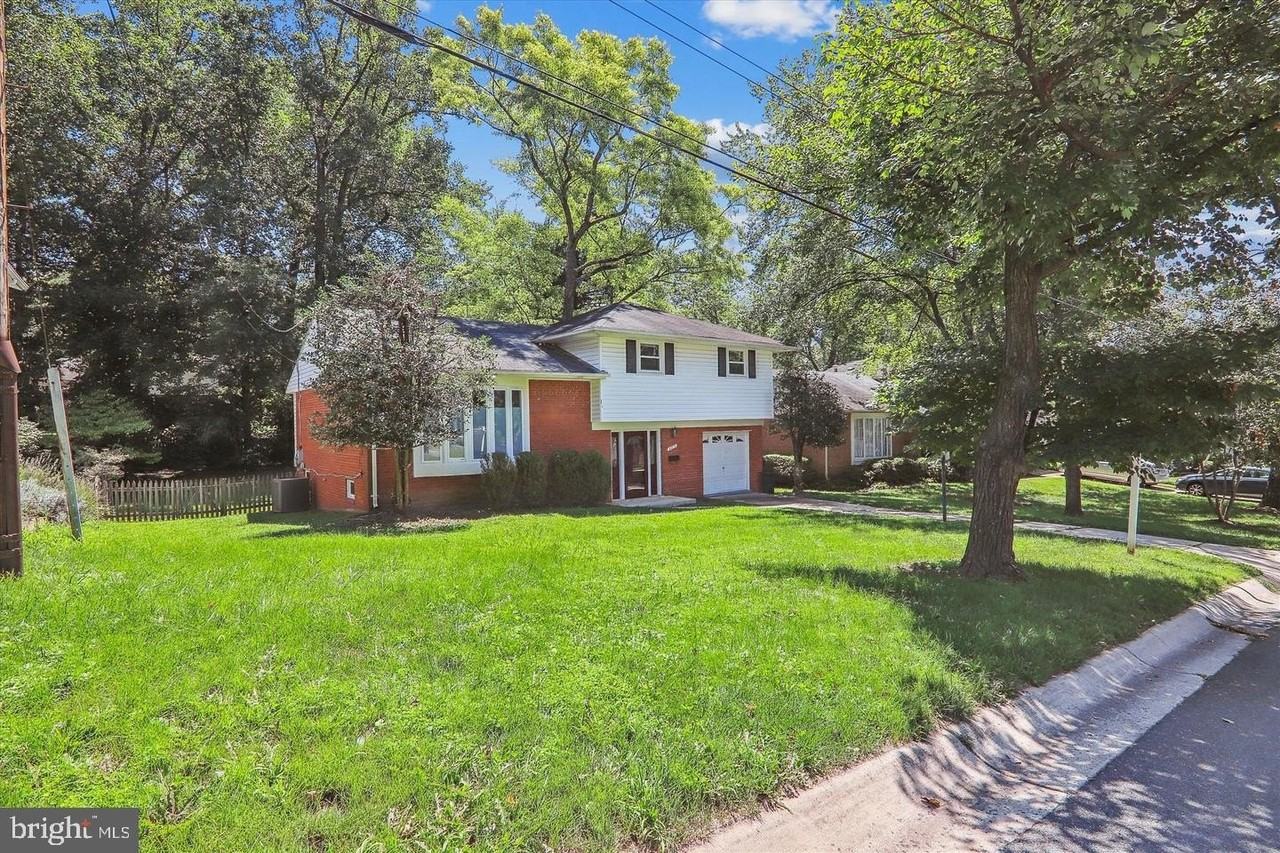 6518 Wilmett Rd - Photo 3 of 40