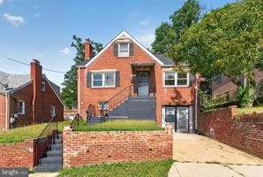 featured image of 1807 Nova Ave