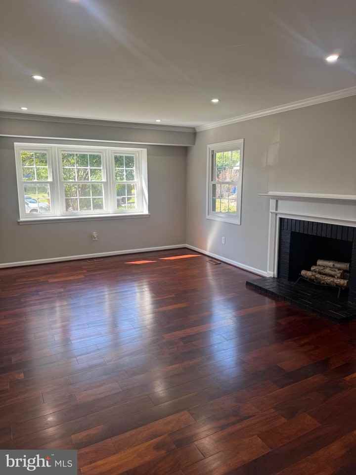 12406 Ryland Ct - Photo 4 of 37