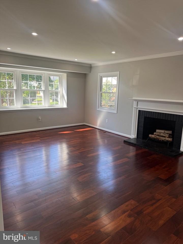 12406 Ryland Ct - Photo 5 of 37