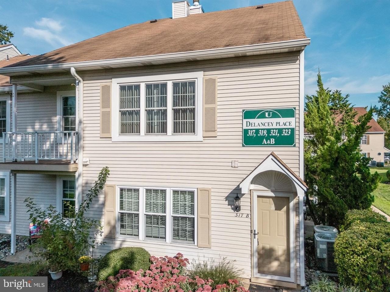317B Delancey Pl #B - Photo 2 of 30