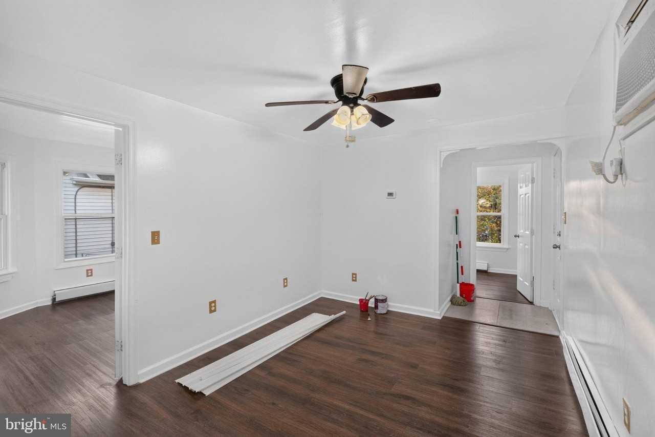 909 4th St N #2 - Photo 3 of 15