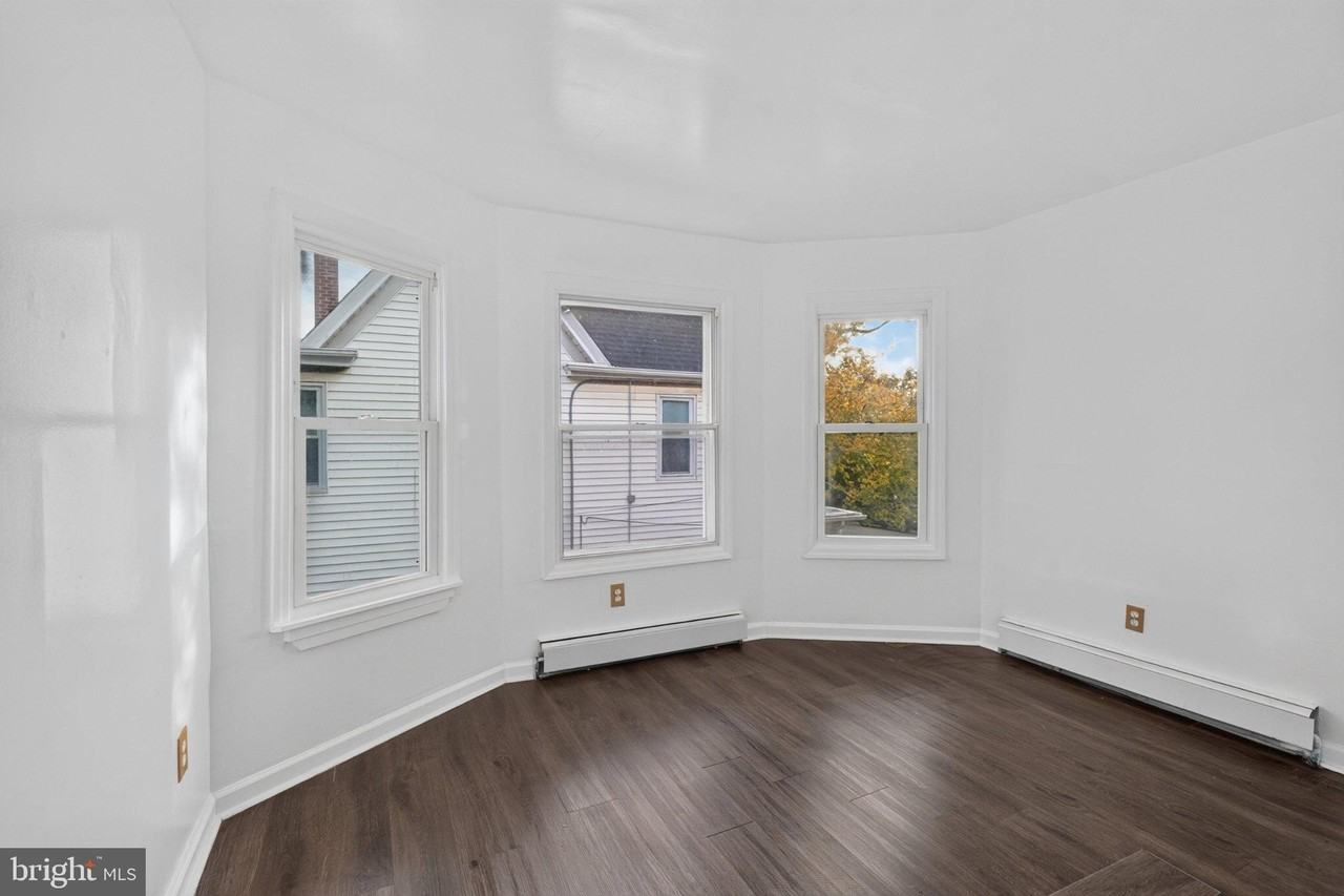 909 4th St N #2 - Photo 4 of 15