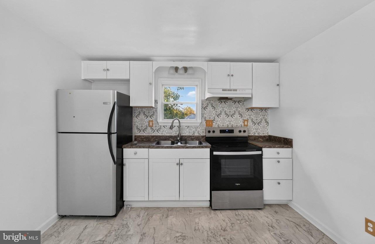 909 4th St N #2 - Photo 5 of 15