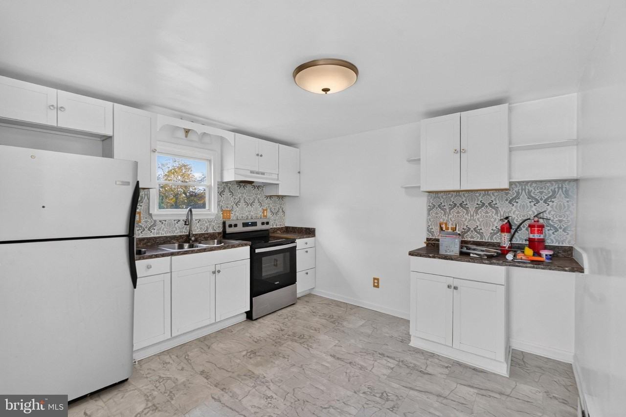 909 4th St N #2 - Photo 6 of 15