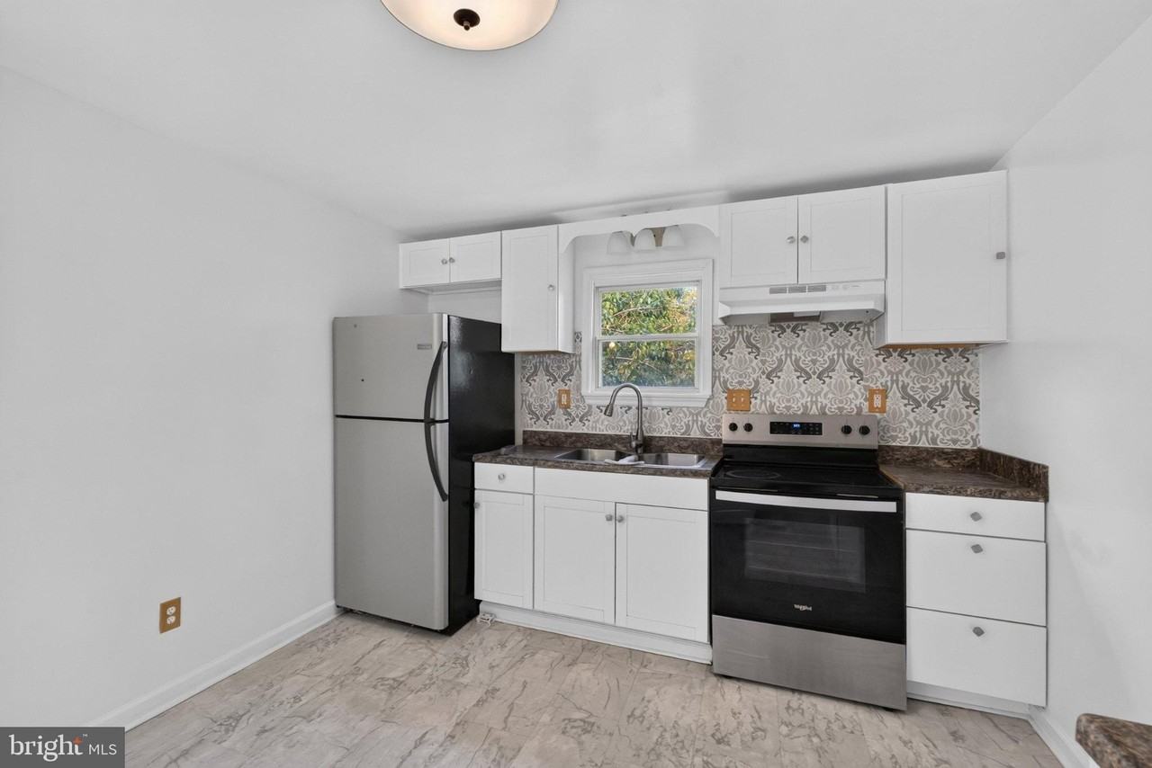 909 4th St N #2 - Photo 7 of 15