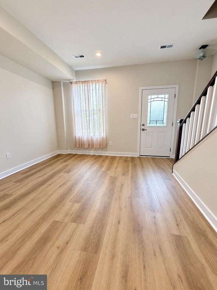 9 Sidney Ln - Photo 2 of 20
